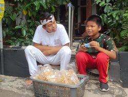KDM Beri Hadiah Istimewa Bocah Penjual Peyek Ingin Jadi TNI