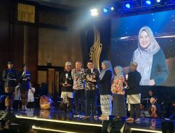 Pemprov Beri Penghargaan Sembilan PNS Terbaik se-Jabar