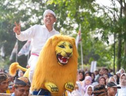 Naik Sisingaan KDM Sambut Kedatangan Prabowo Subianto di Purwakarta