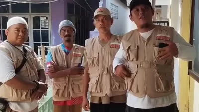 Laskar Om Zein Luncurkan Gerakan Bersih-Bersih Masjid