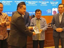 Peluncuran Buku, Tranformasi Dari Artis Menjadi Politisi dan Akademisi