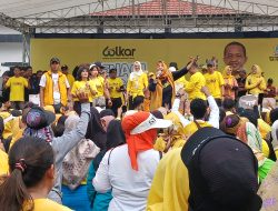 Purnawarman Menguning, Ribuan Emak-emak Meriahkan Senam Sehat 60 Tahun Partai Golkar