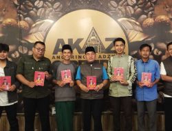 Jejak Pengabdian Ustadz Dr. H. Amit Saepul Malik dalam Buku “Keringatku Pengabdianku”