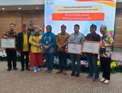 Disipusda Purwakarta Sabet Dua Penghargaan Kearsipan