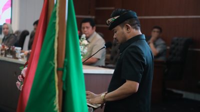 Gaskeun Hari Pertama Kerja, Abang Ijo Sampaikan Raperda Usulan Pemda ke Dewan