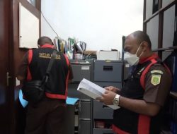 Jaksa Geledah Ruangan Kabag Ekonomi dan Kantor PDAM, Sita Dokumen dan Handphone