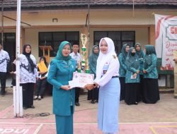Ketua TP PKK Desa Cijati ‘Sentuh’ Hati Siswa SMKN 1 Maniis: Jangan Biarkan Mimpi Hanya Jadi Mimpi